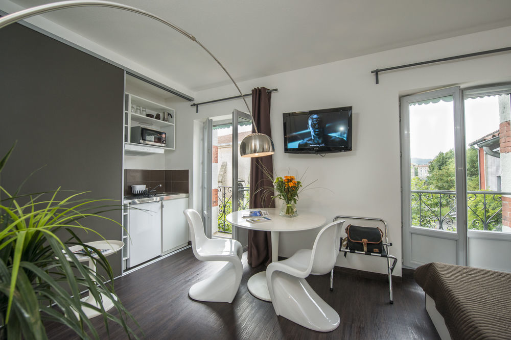 아브빌르 Les Capucines B&B 외부 사진